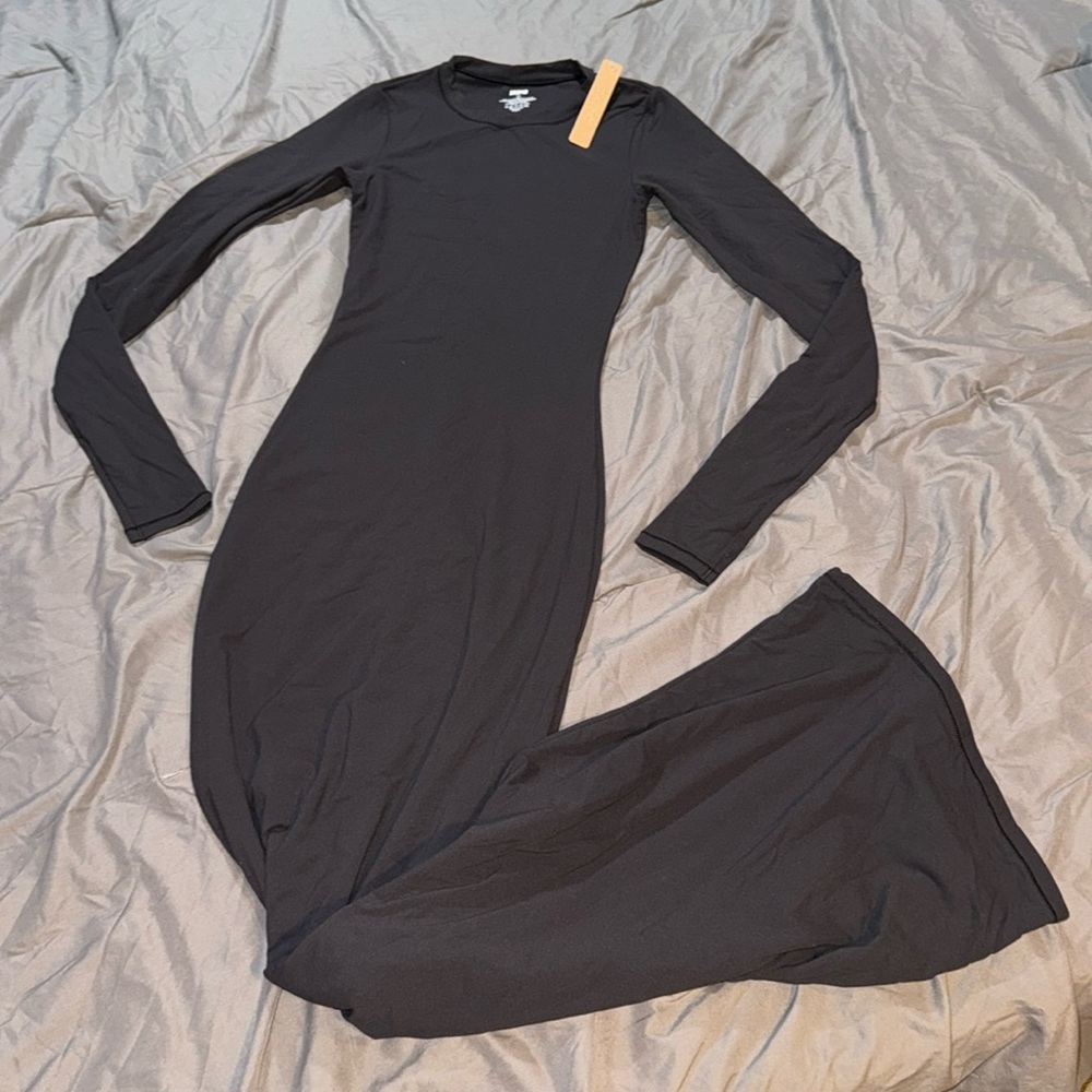 SKIMS FITS EVERYBODY CREW NECK LONG SLEEVE DRESS ‘ONYX’
